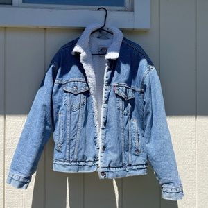 vintage levi’s lined trucker denim/jean jacket 💙🦋